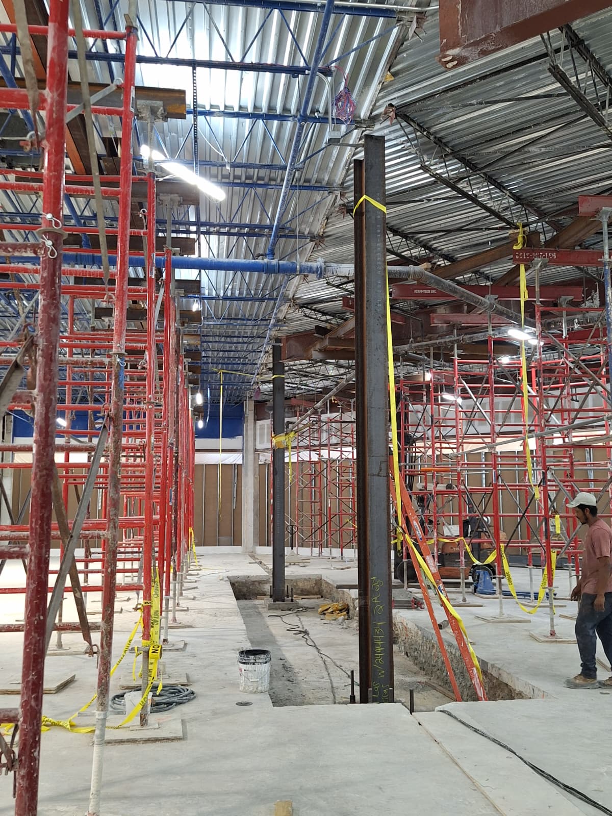 Armazón estructural de acero en obra
